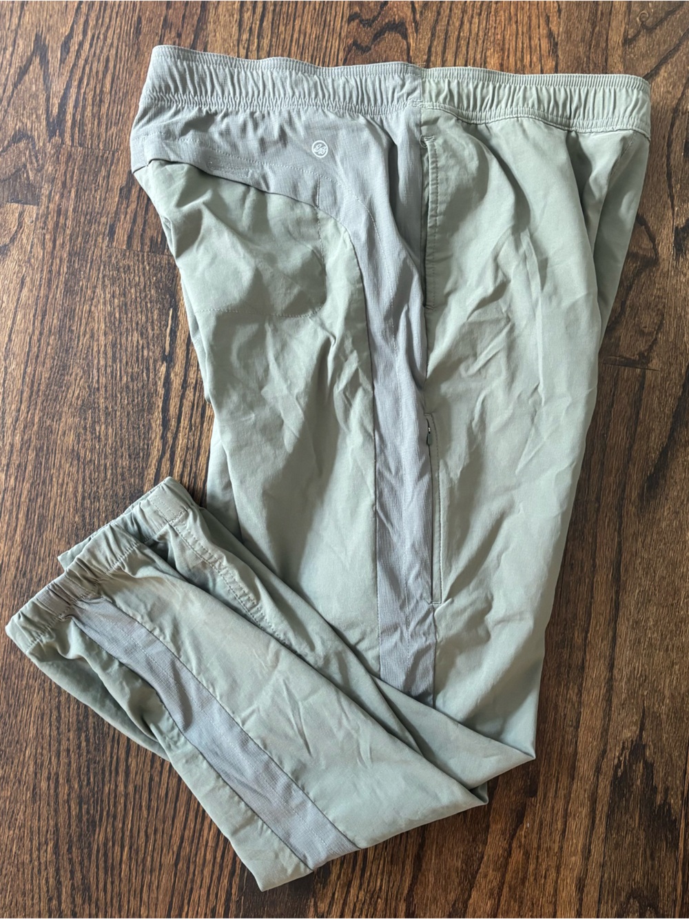 Eddie Bauer Women’s Light Sage Lightweight first ascent hiking joggers size 8